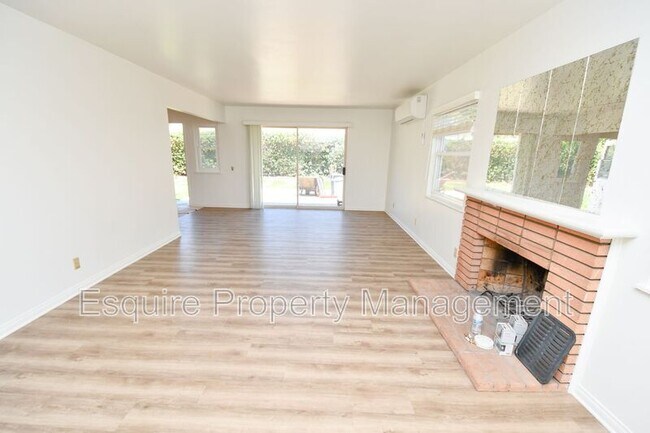 Foto del edificio - 3243 Curt Dr