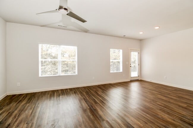 Building Photo - 5552 Cathwick Dr