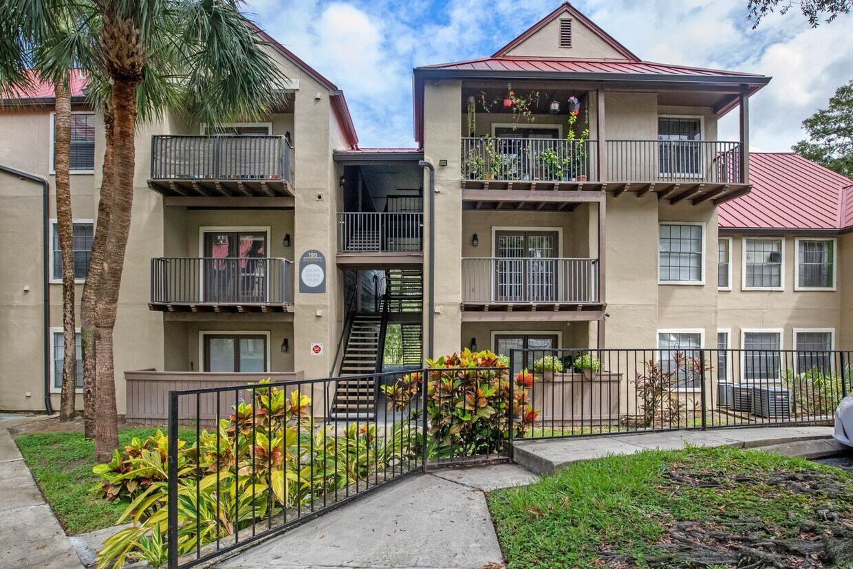 Primary Photo - Newly Renovated Ground Floor Condo in Gate...