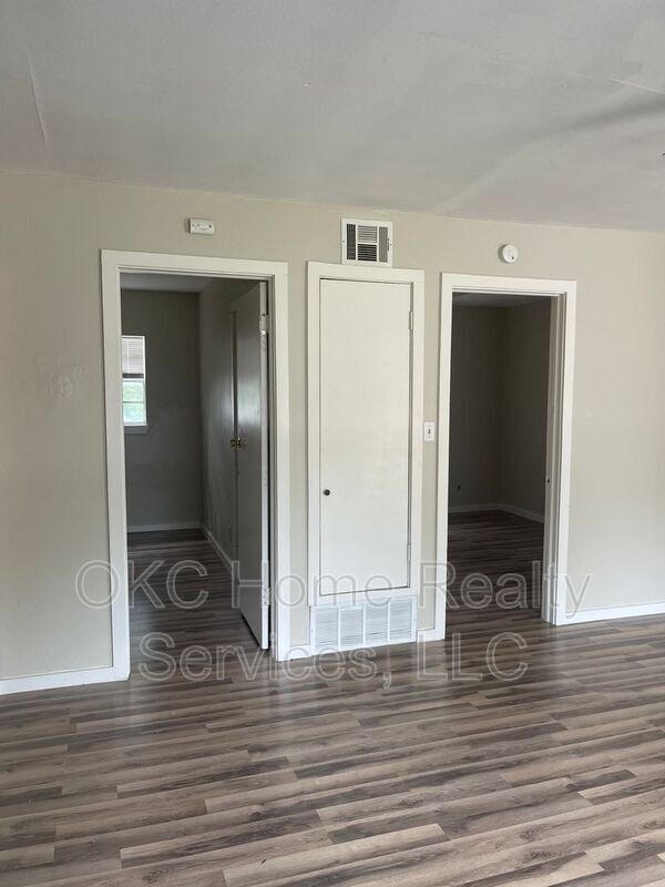 Building Photo - 112 W Beech St