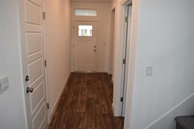Building Photo - 2450 Fidalgo Wy