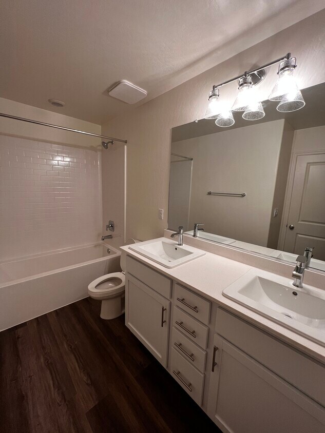 Foto principal - 5805 Beltrami Pl