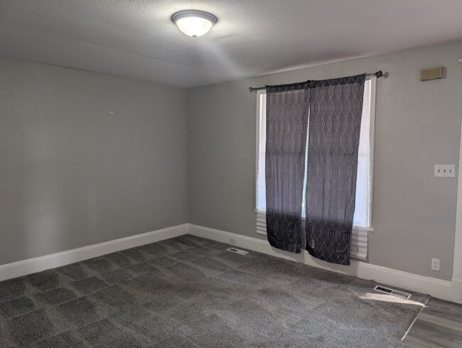 Foto del edificio - 4205 Caroline Ave