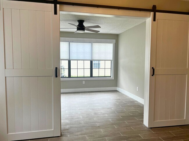 Building Photo - Spacious 4 Bedroom Home with Flex Room & S...