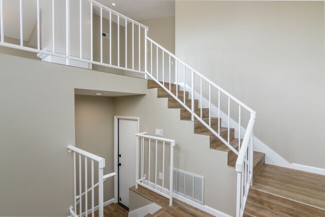 Building Photo - Beautiful two-bedroom, two-bath home in Oa...