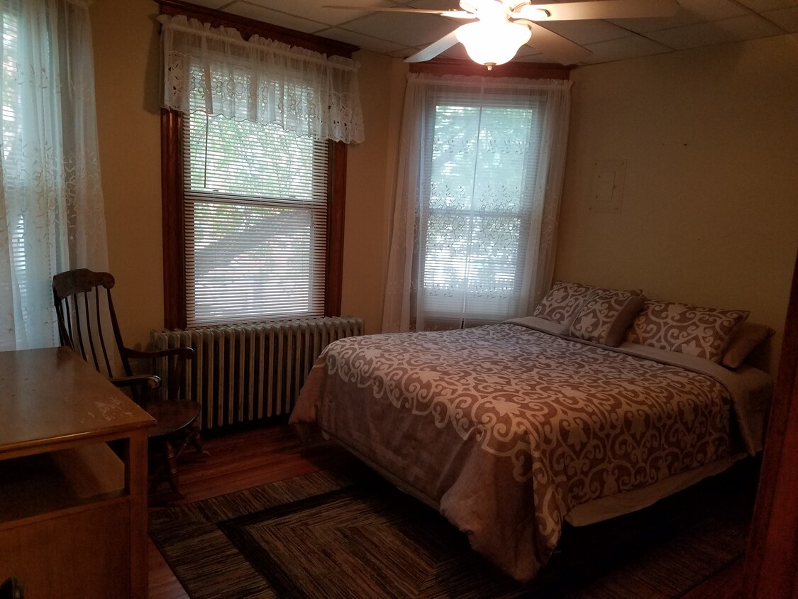 Bedroom - 211 Cass St