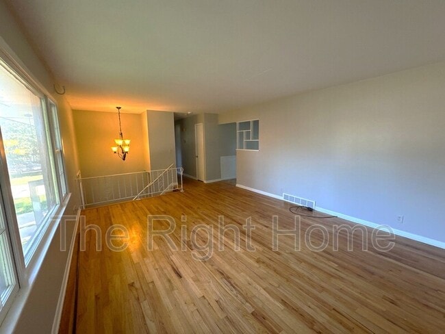 Building Photo - 4460 Shady Ln Cir