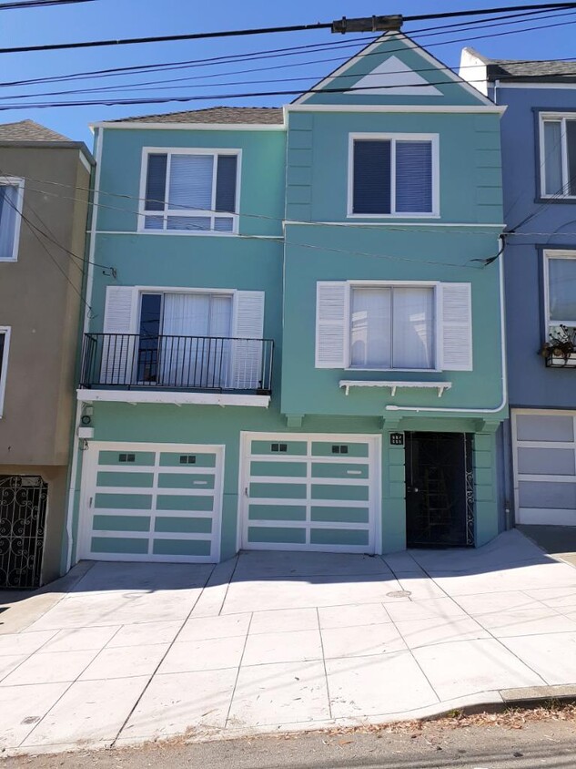 Exterior - 555 42nd Ave