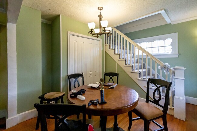 Building Photo - Updated Kitchen