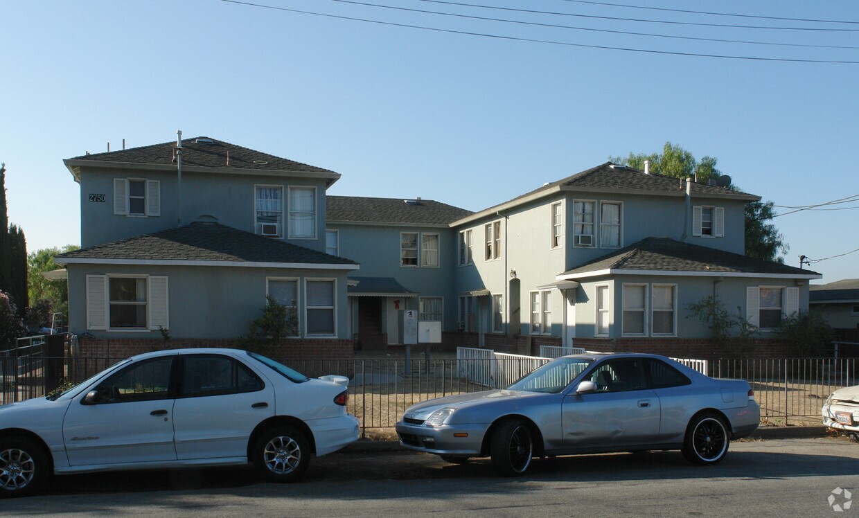 Foto principal - 2750 Florence Ave