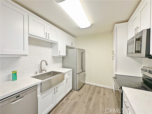 Foto del edificio - 23605 Golden Springs Dr