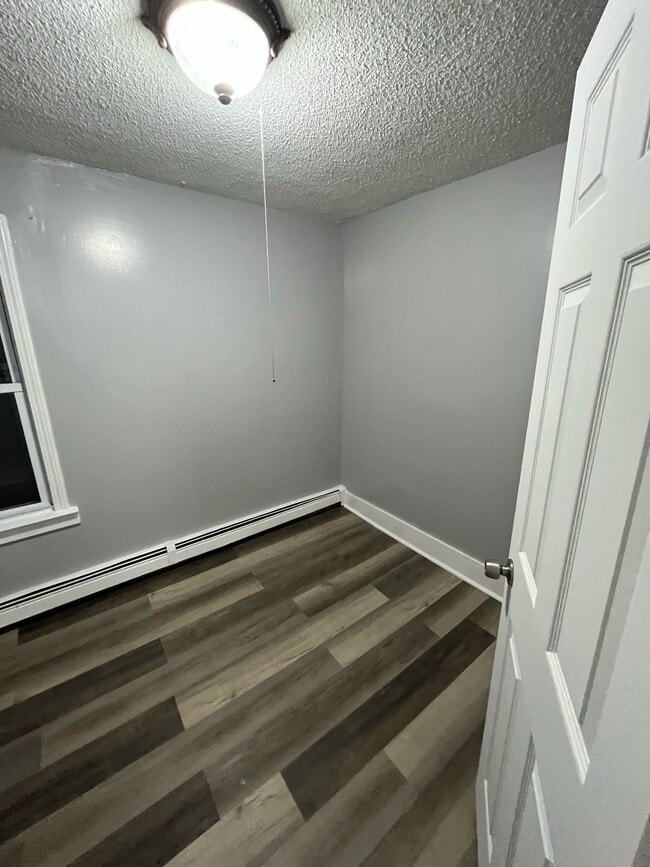 Building Photo - 226 Farmington Ave