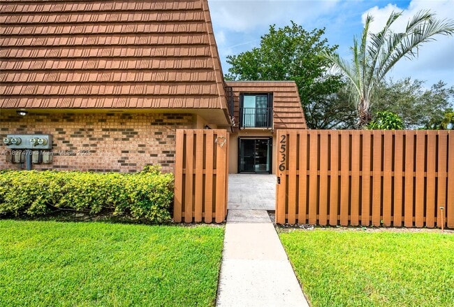 Building Photo - 2536 Camelot Ct