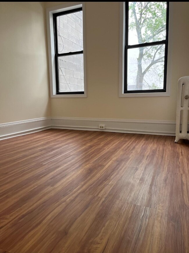 Foto del edificio - 10510 Liberty Ave