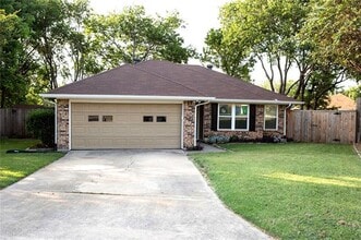 Building Photo - 1106 Lockridge