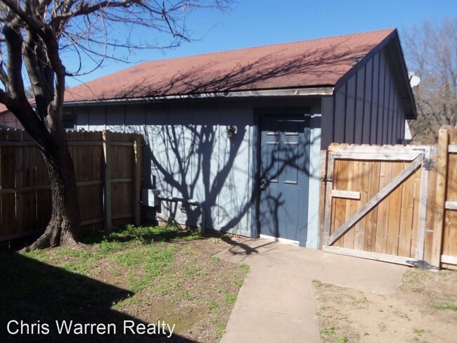 Building Photo - 2 br, 1 bath House - 1402 W Braker Lane #A