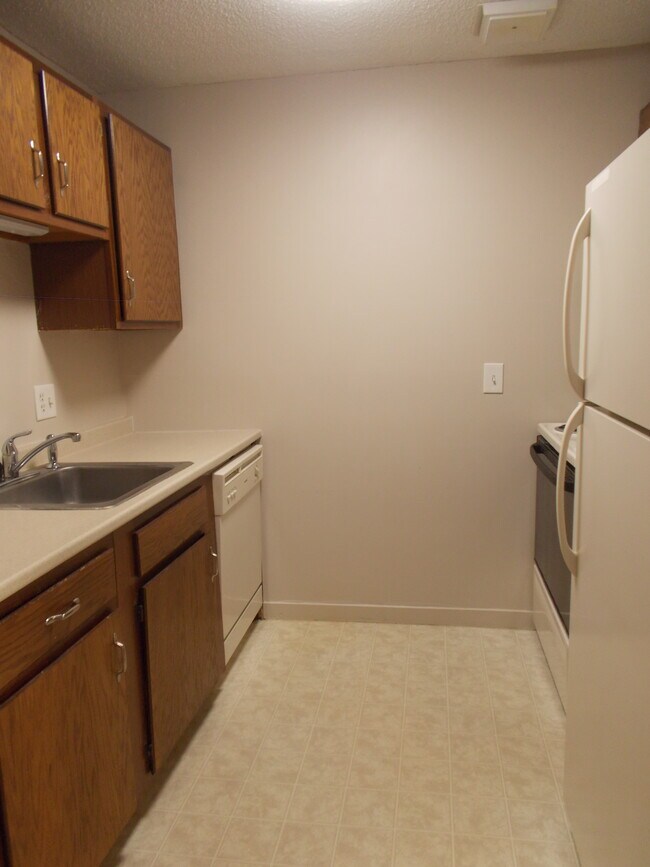 Building Photo - 11 Saint James Pl