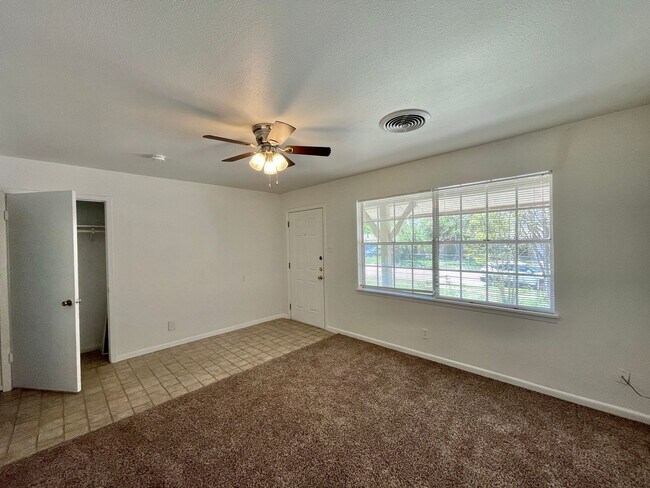 Foto del edificio - Viewable Now!  Small Dogs Accepted!