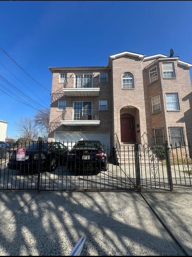 Primary Photo - 130 Hudson St
