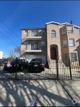 Building Photo - 130 Hudson St