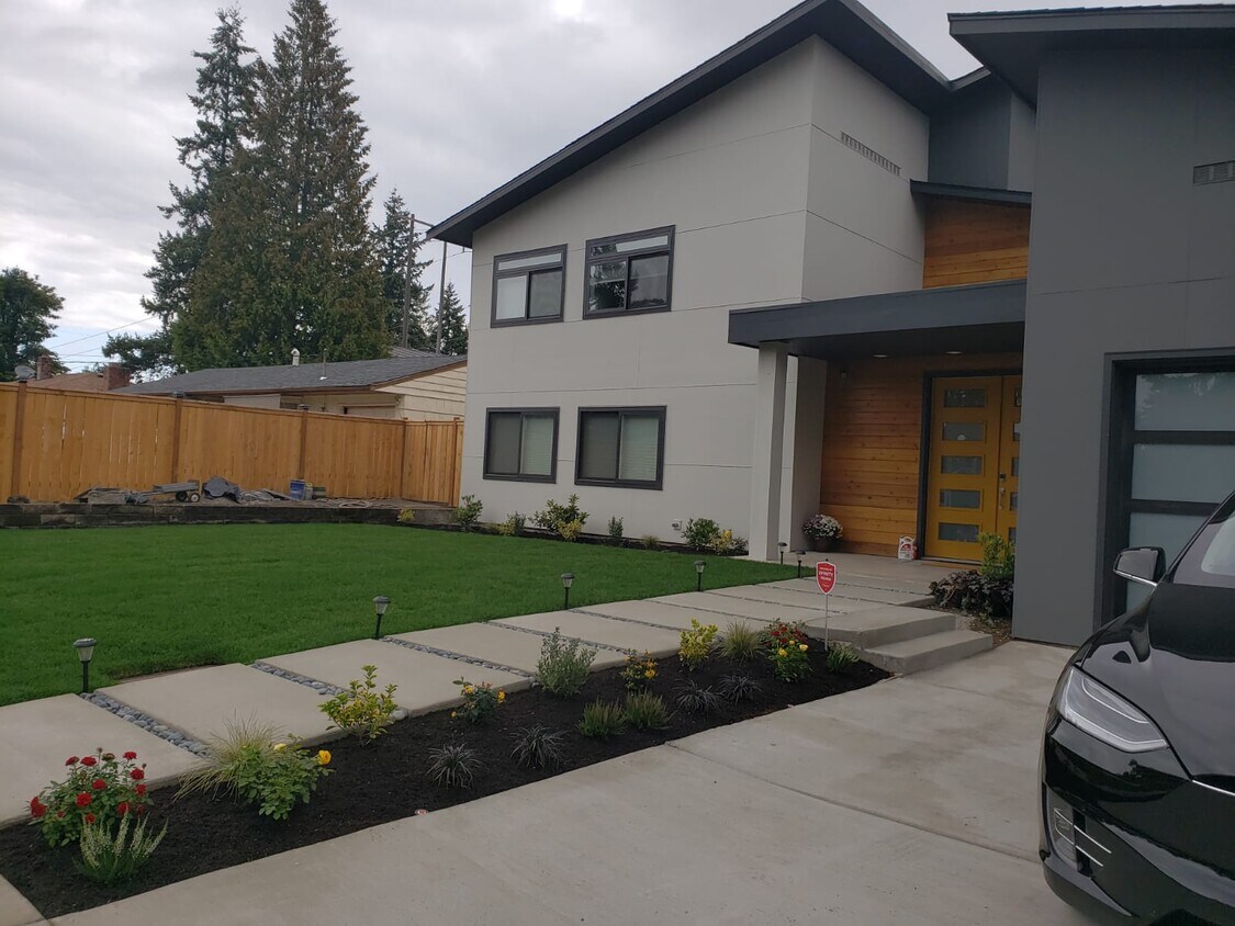 Primary Photo - 3720 136th Ave SE