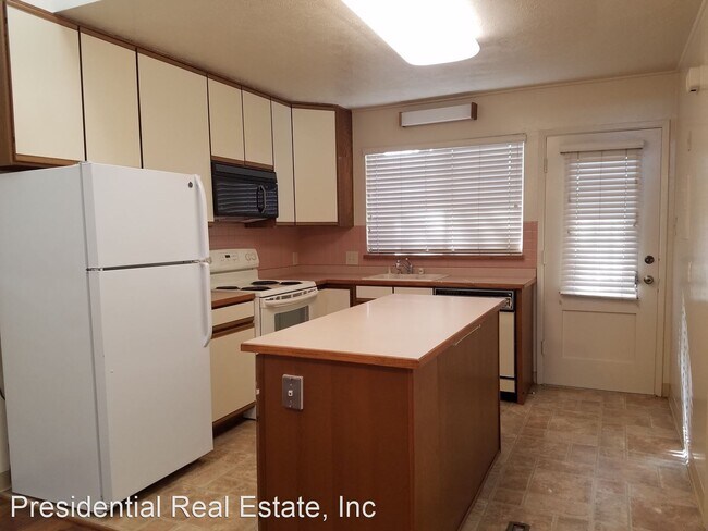 Building Photo - 2 br, 1 bath House - 3907 Middlefield Rd  ...