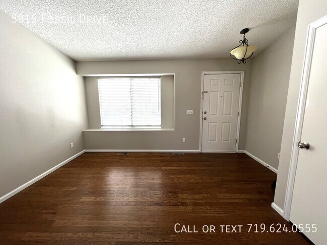 Building Photo - Lovely multi-level house for rent