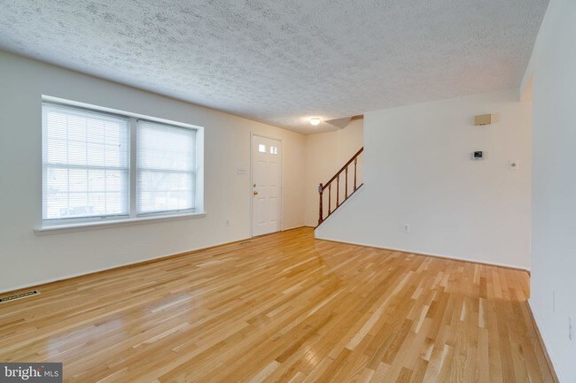 Building Photo - 8123 Willowdale Ct