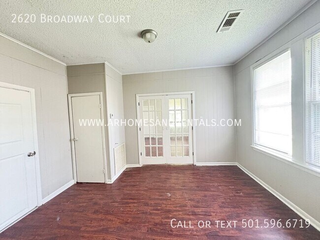 Foto del edificio - 2620 Broadway St