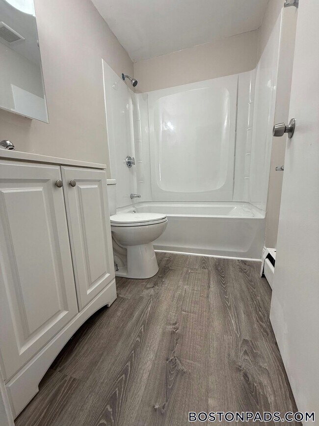 Foto del edificio - 71 Bernier St