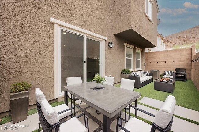 Foto del edificio - 376 Yellow Finch Ln