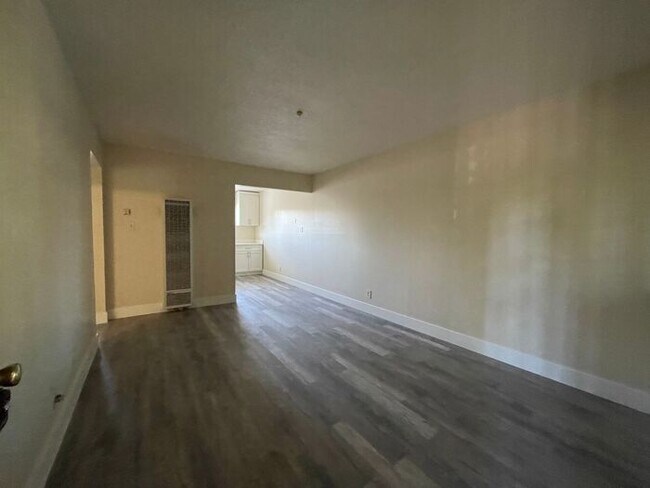 Foto del edificio - 999 Sonoma Ave