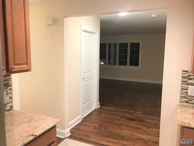 Building Photo - 518 Saddle River Rd