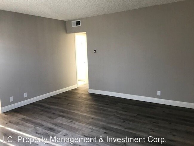 Building Photo - 400 N Maple Ave