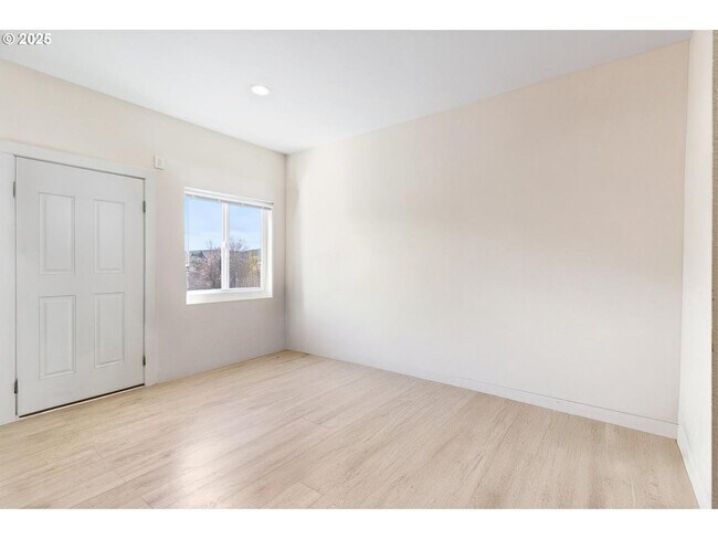 Foto del edificio - 1209 Carlyle St