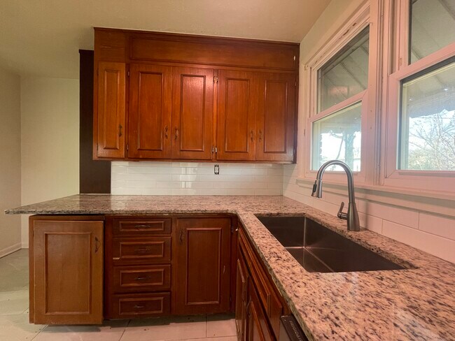 Foto del edificio - 404 N Atlanta St