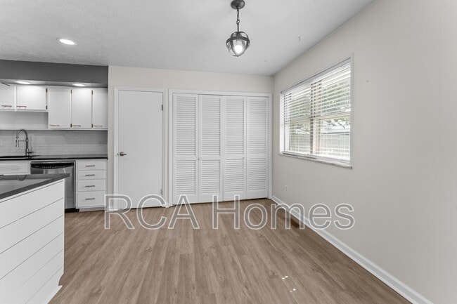 Foto del edificio - 3164 Bluebell Ln