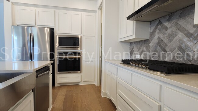 Foto del edificio - 3124 Engelman Dr