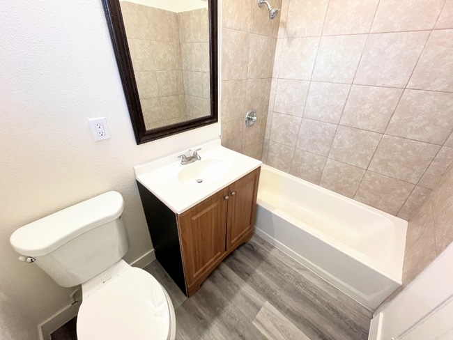 Building Photo - 1610 N H St