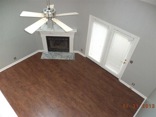 Building Photo - End Unit Townhome in the Villages of Brentwood