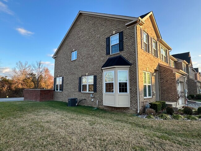 Foto del edificio - 2437 Baileys Pond Rd