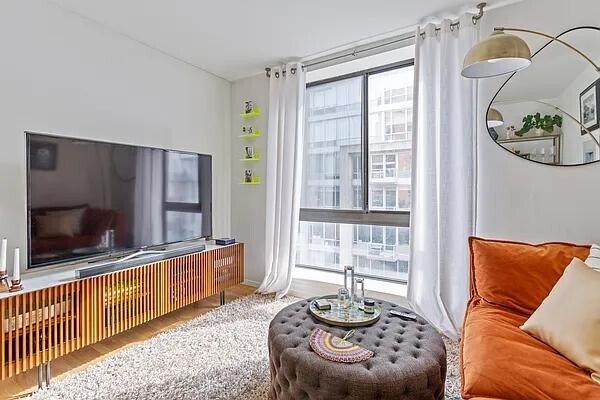 Foto principal - 445 W 19th St