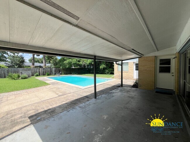 Foto del edificio - Great 3 Bedroom Home with In-Ground Pool