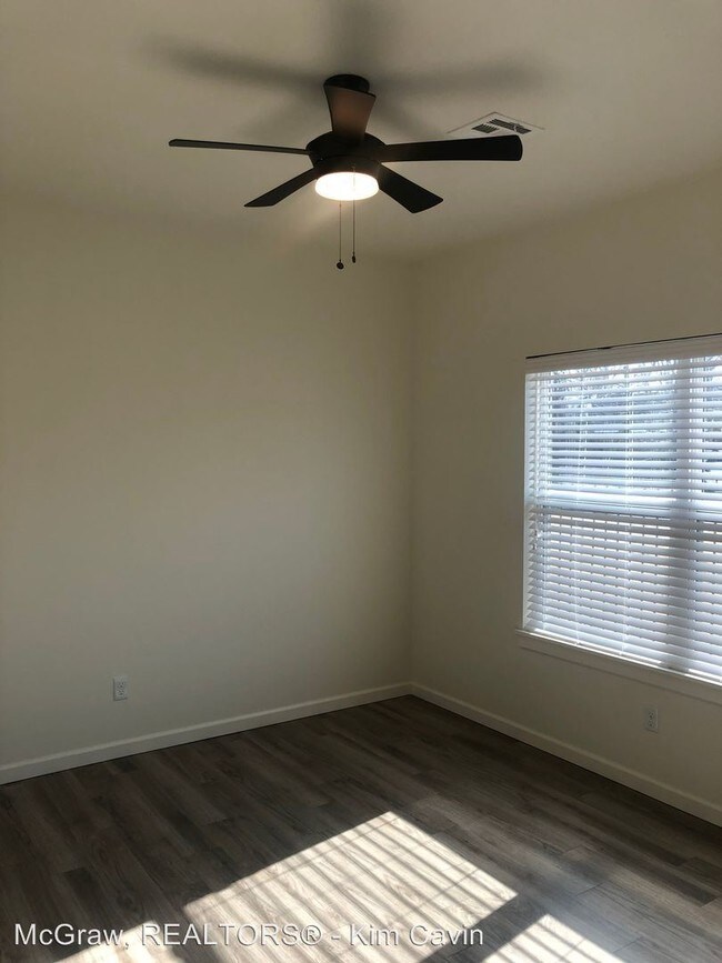 Building Photo - 2 br, 2 bath Apartment - 3505 E. 21st St.
