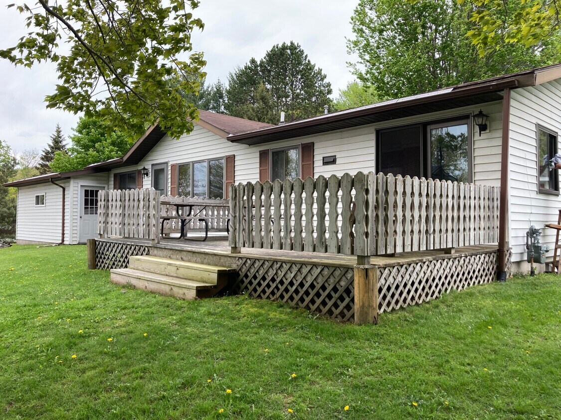 Front of house - 4942 E Lakeview St