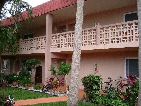 Foto del edificio - 1616 Redwood St