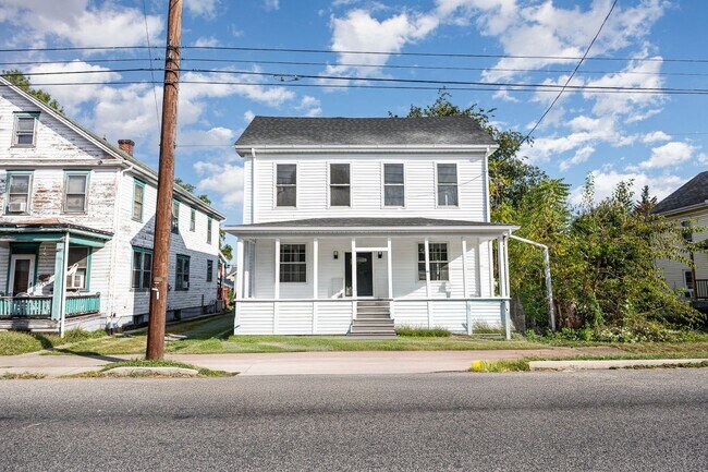 Foto del edificio - 3 Bedroom 2.5 Bath Beautiful Home