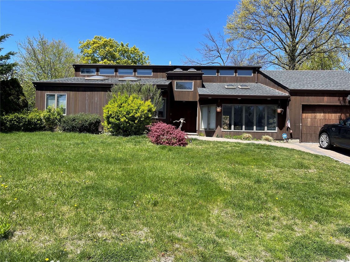 Primary Photo - 90 Emerson Dr
