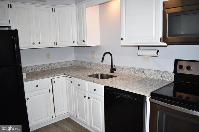 Building Photo - 7113 Bradshaw Ct E