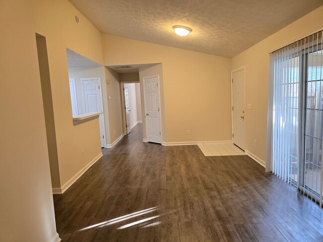 Building Photo - Rare 2 bed 2 bath home located in Austell